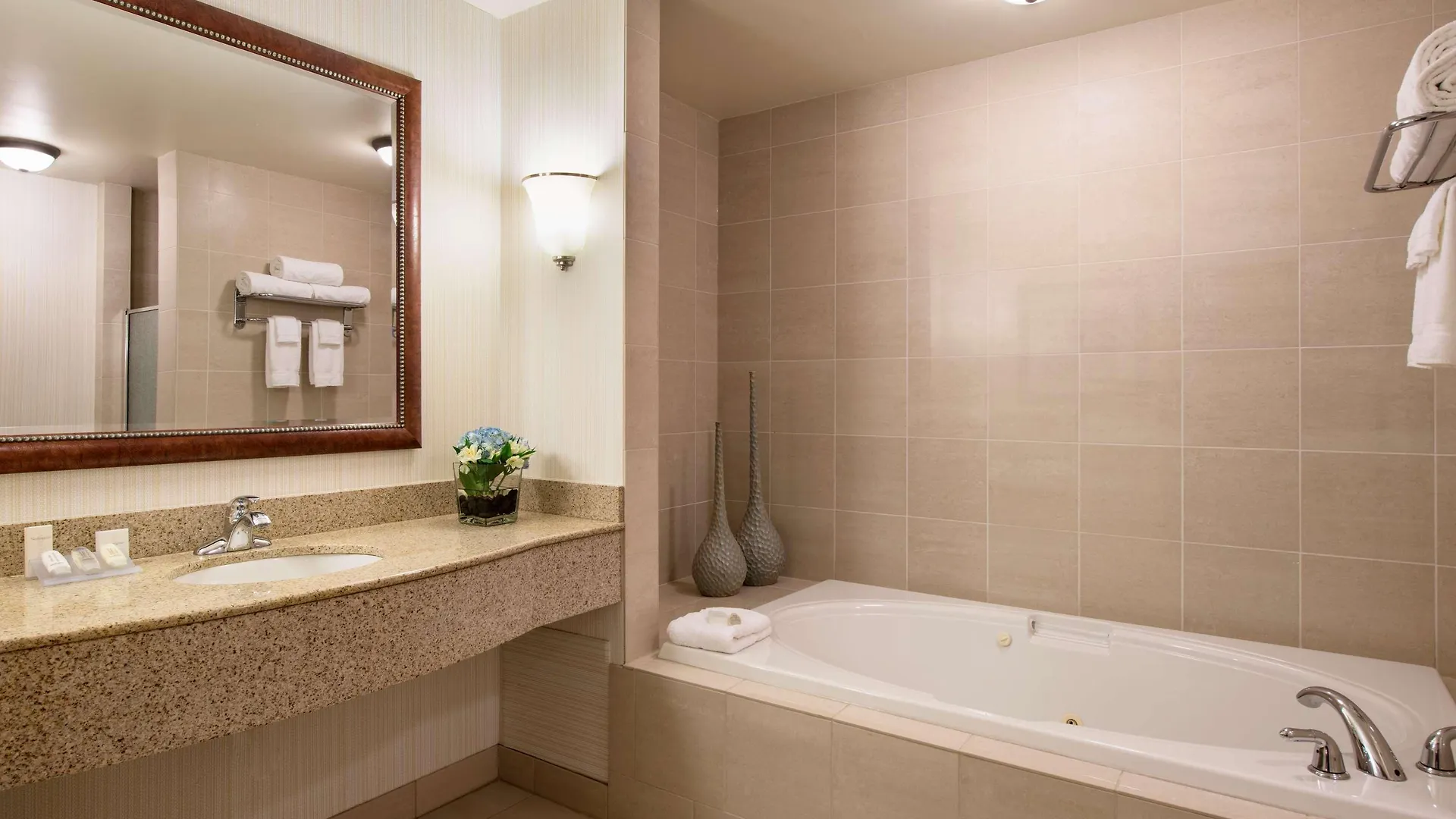 *** Hotel Hilton Garden Inn West Edmonton Canadá
